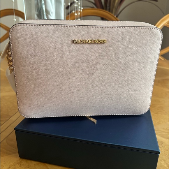 NWT Michael KORS Powder Blush Jet Set Crossbody Bag $225 - Picture 1 of 7